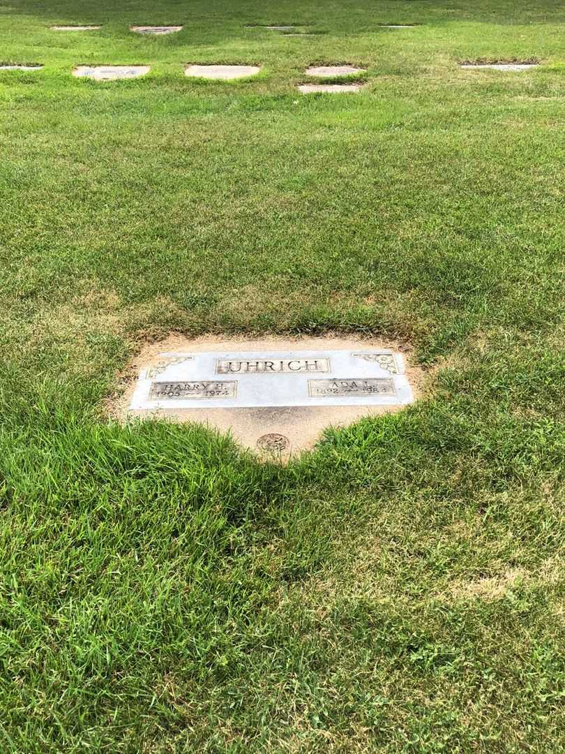 Harry H. Uhrich's grave. Photo 2