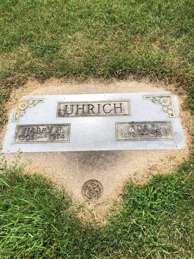 Harry H. Uhrich's grave. Photo 1