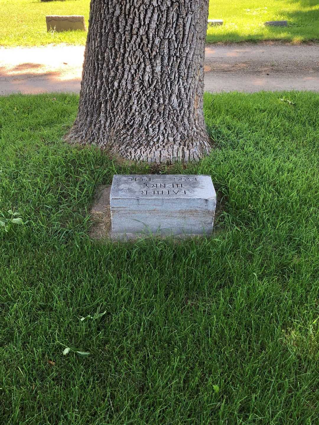 Henry Uhrich's grave. Photo 2