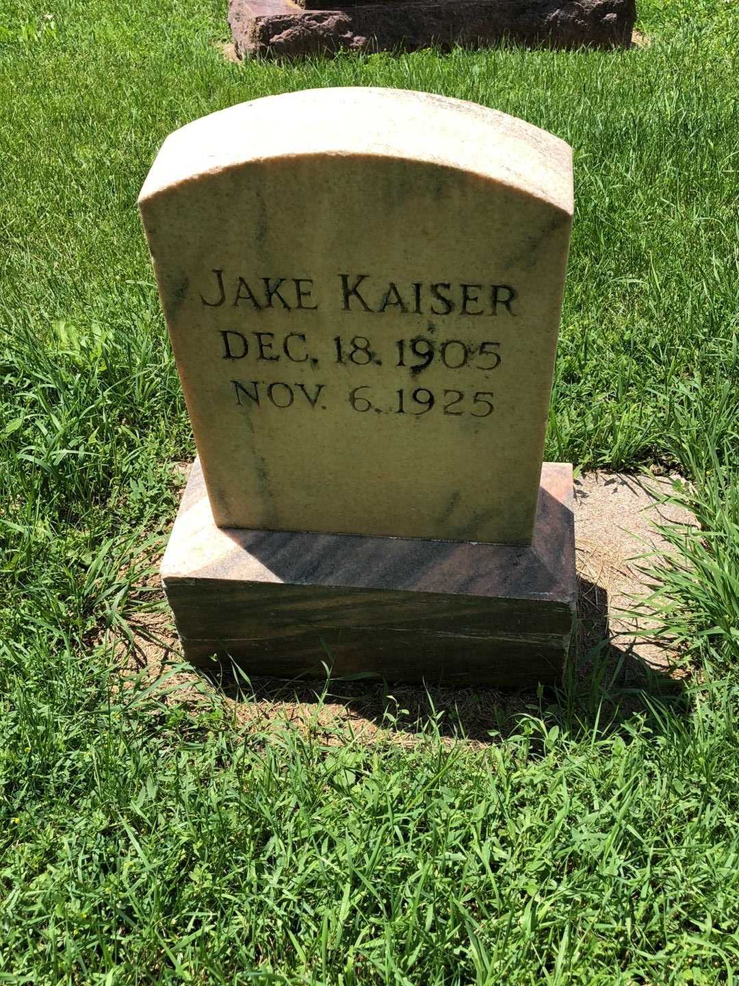 Jacob "Jake" Kaiser Junior's grave. Photo 1