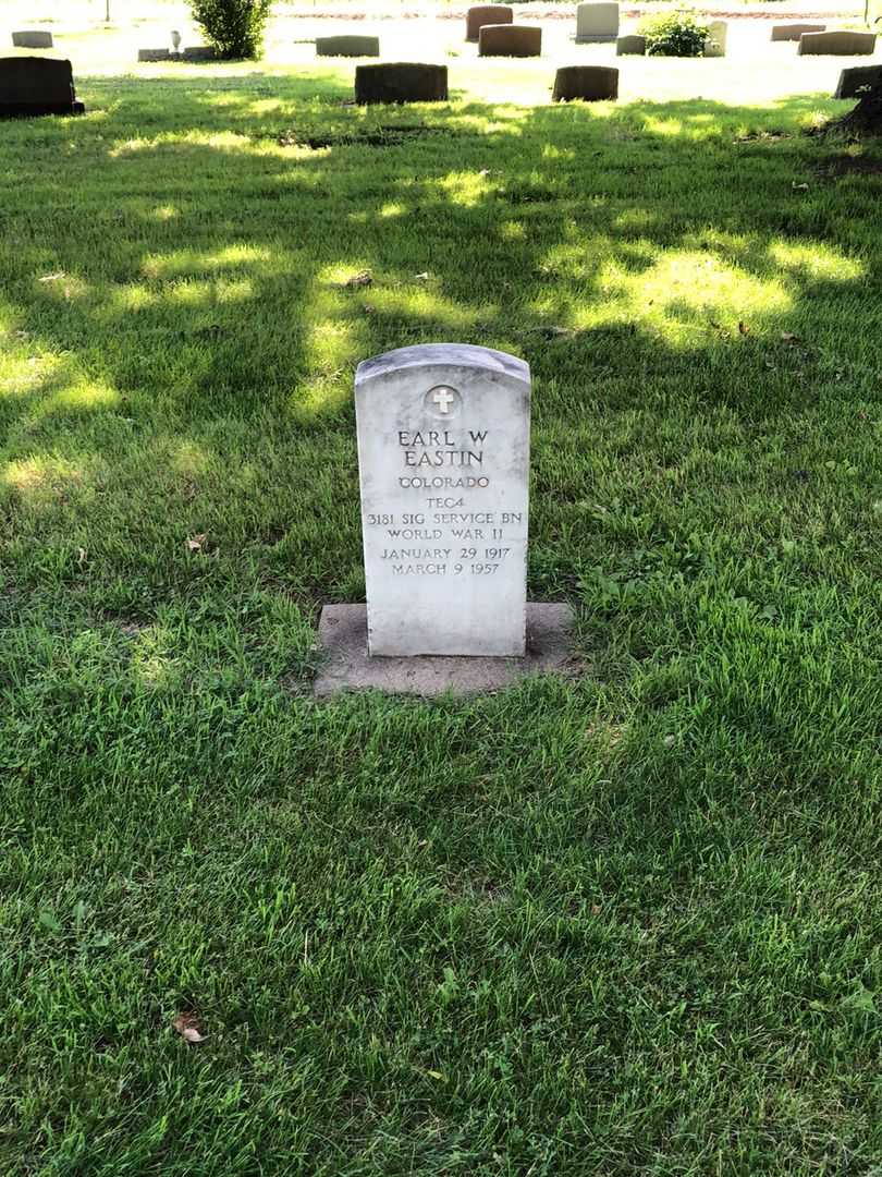 Earl W. Eastin's grave. Photo 2