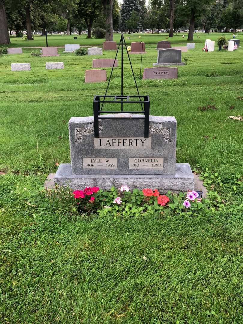 Cornelia Verona Lafferty's grave. Photo 2