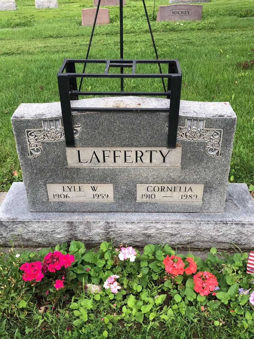 Cornelia Verona Lafferty's grave. Photo 1