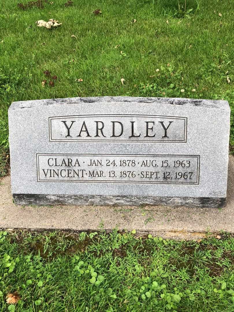 Clara L. Yardley's grave. Photo 1