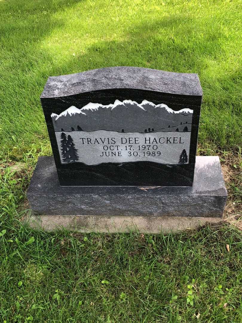 Travis Dee Hackel's grave. Photo 1