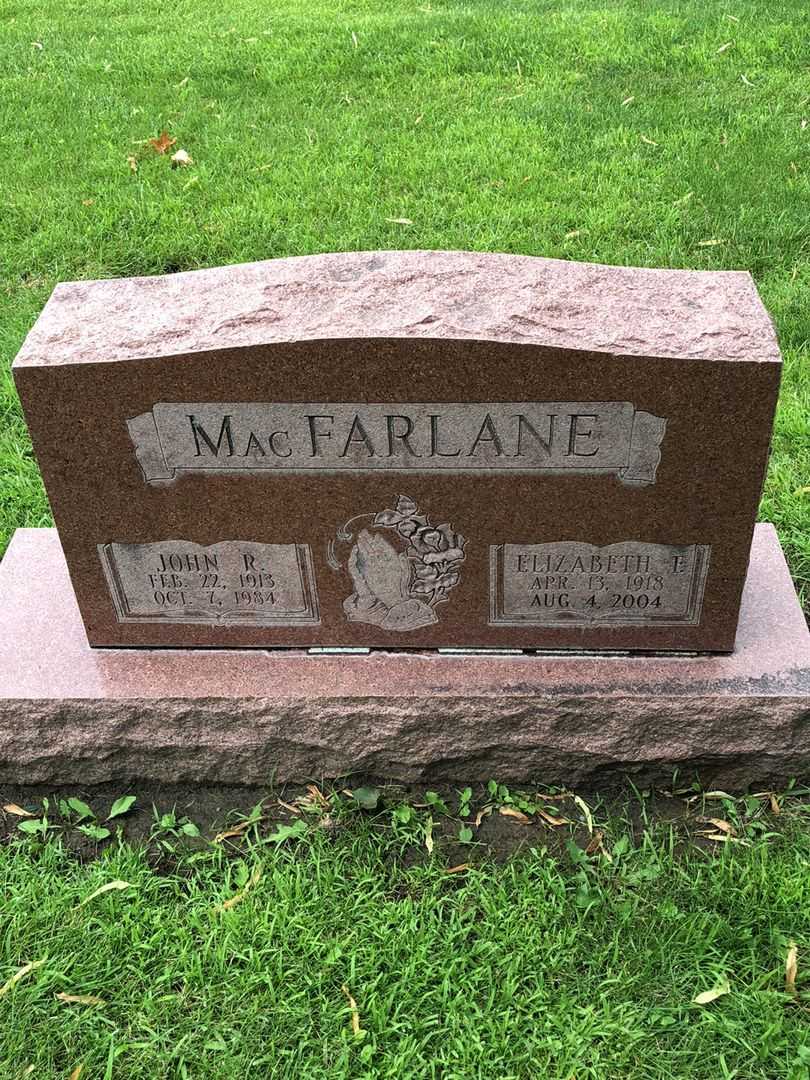 Elizabeth Francis MacFarlane's grave. Photo 1