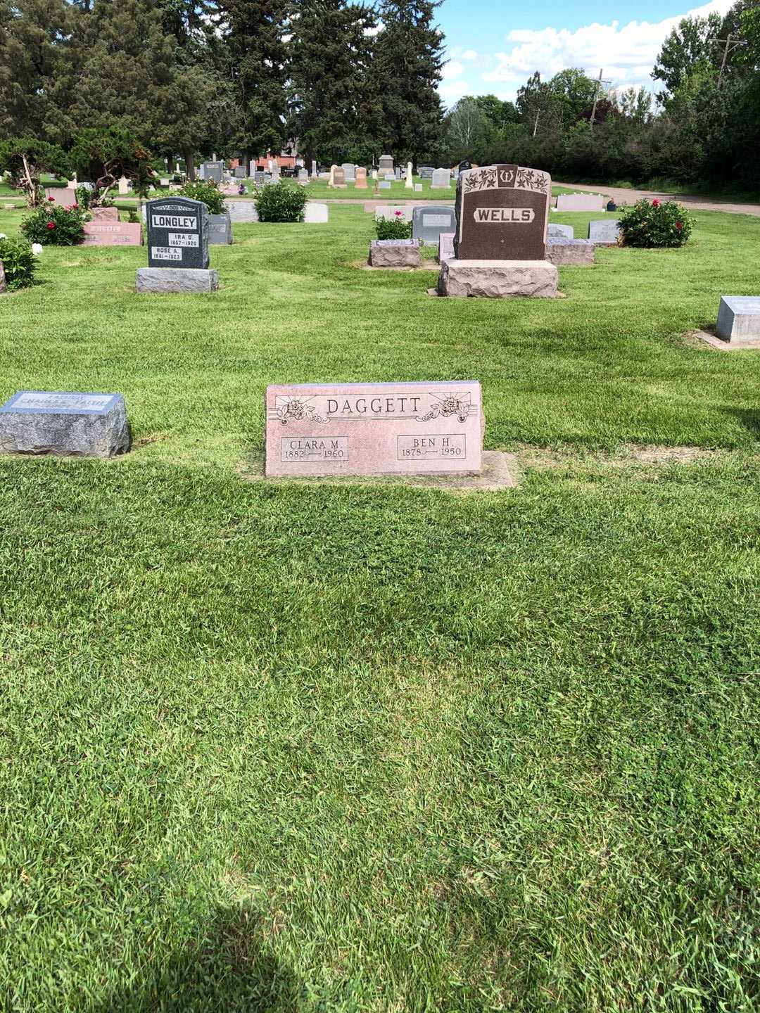 Clara M. Daggett's grave. Photo 2