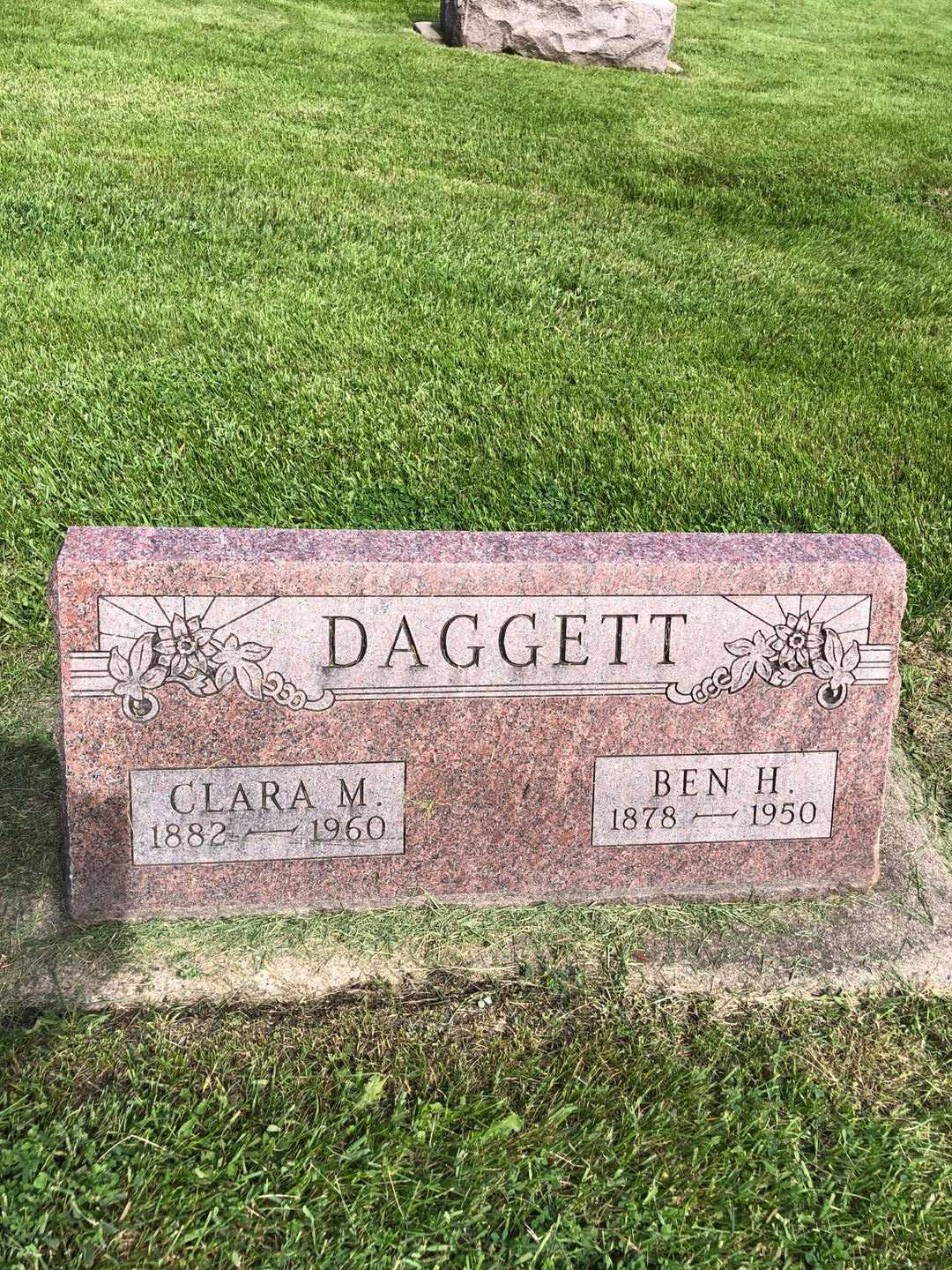 Ben H. Daggett's grave. Photo 1